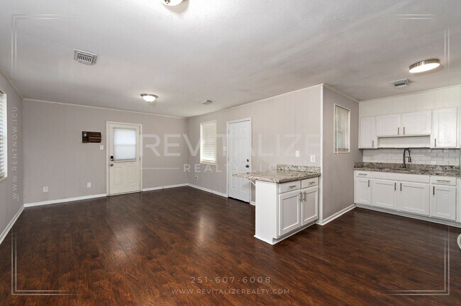 Building Photo - Beautifully Updated 4-Bedroom Home in West Mobile!