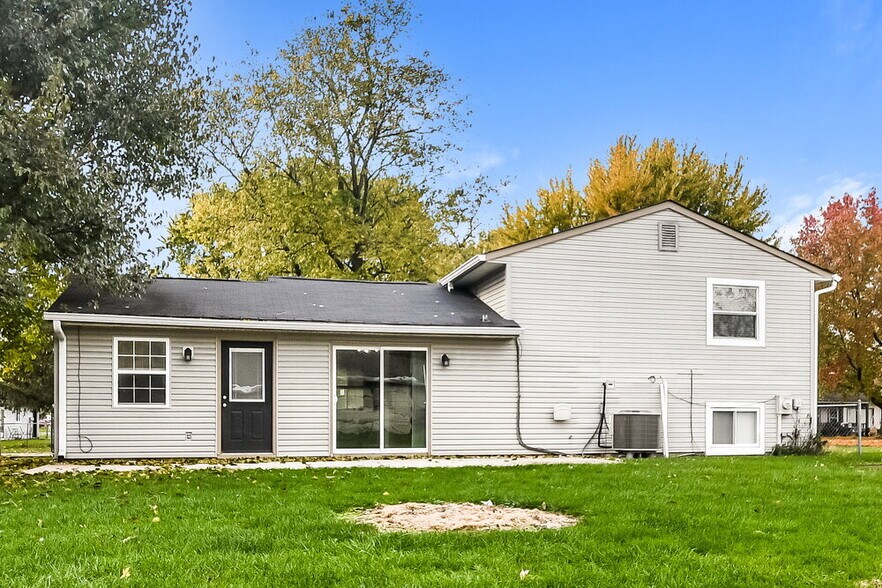 Building Photo - 8131 Sheroak Ct