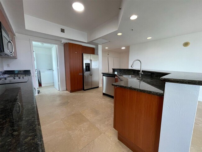 Building Photo - 14951 Royal Oaks Ln