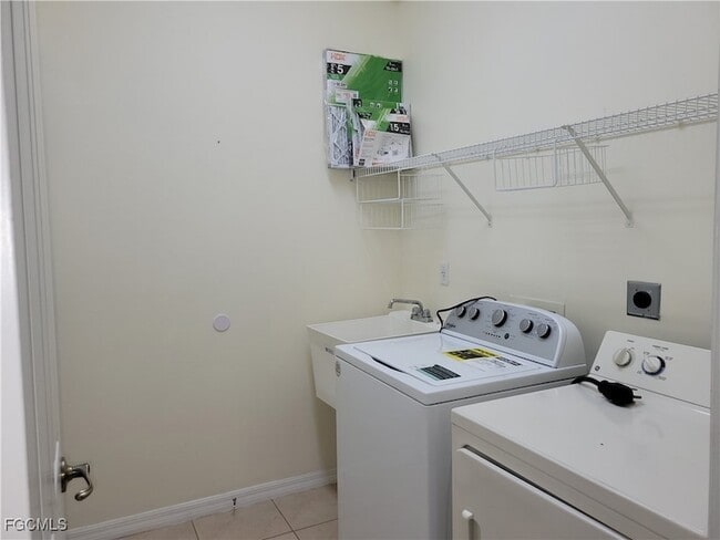 Building Photo - 9358 Palm Island Cir