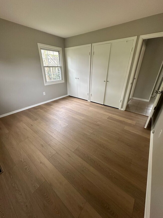 Building Photo - 4 Bedroom, 2 Bathroom Cape Cod