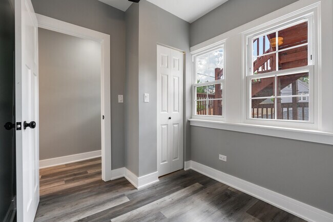 Building Photo - 4624 N Springfield Ave