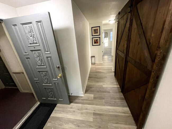 Building Photo - 922-940 Oak Street-SI ID1253107P