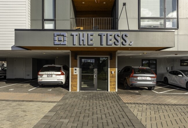 Building Photo - 946 Saratoga St