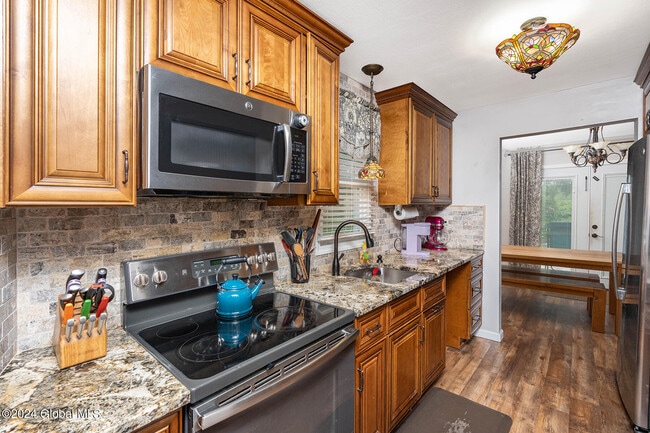 Building Photo - 15 Stirrup Dr
