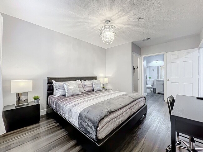 Building Photo - South Kirkman Road, Orlando, FL 32811 - 2 BR 2 BA condo