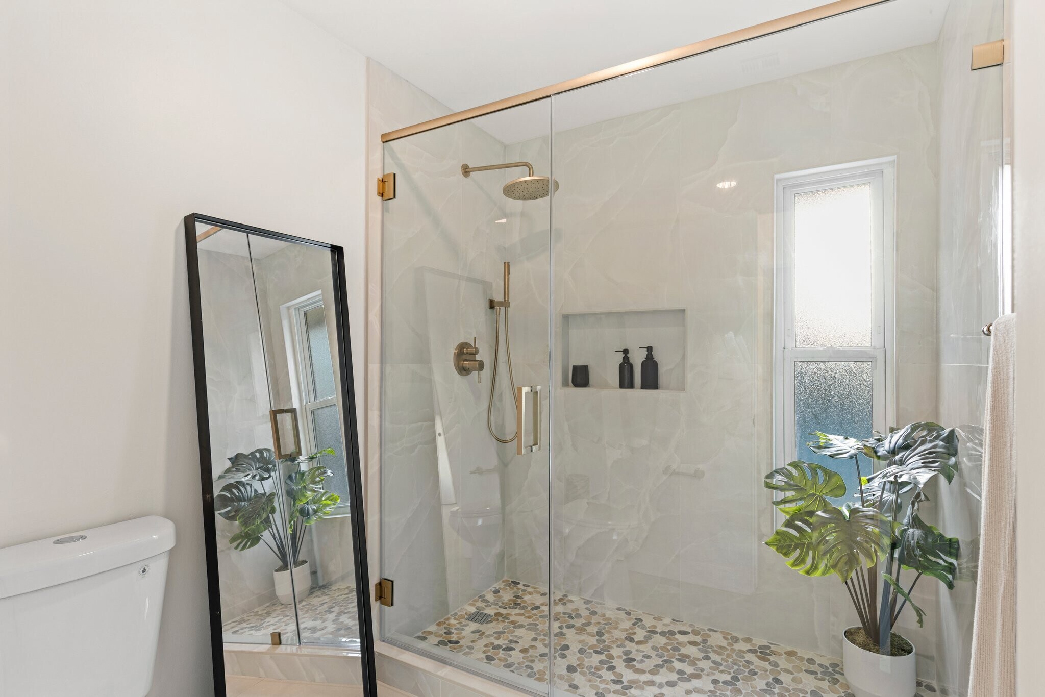 Building Photo - 1111 S San Joaquin Dr