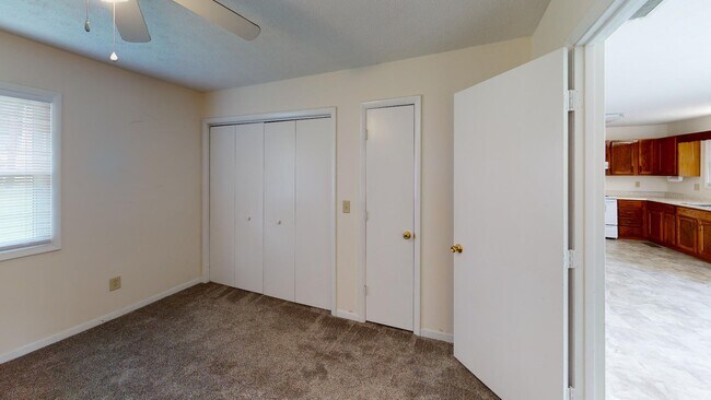 Building Photo - 5341 Country Club Dr