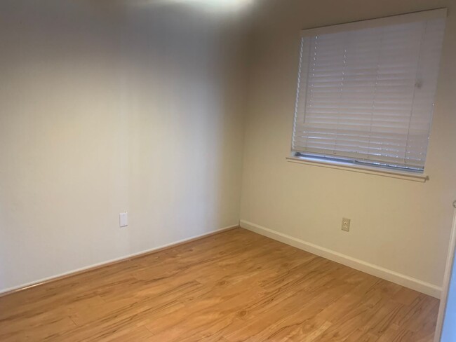 Building Photo - Half off 2nd months rent! 2 bedroom 2 bath...