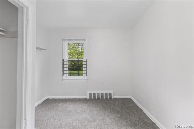 Building Photo - 18697 Sunderland Rd