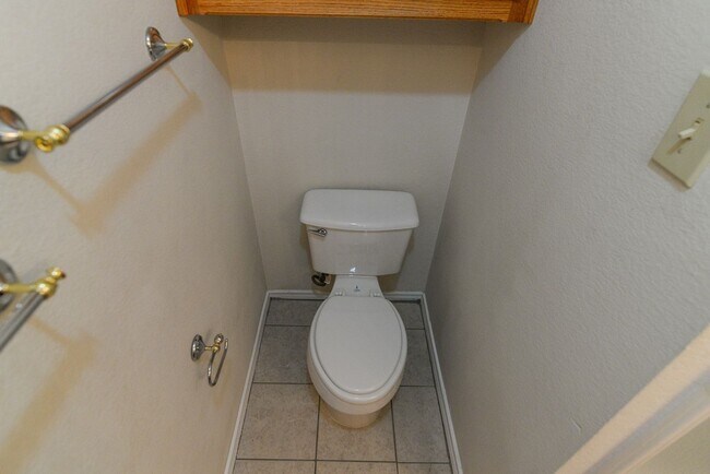 Building Photo - Spacious 2 Bedroom, 2 Bath Duplex – Over 1...