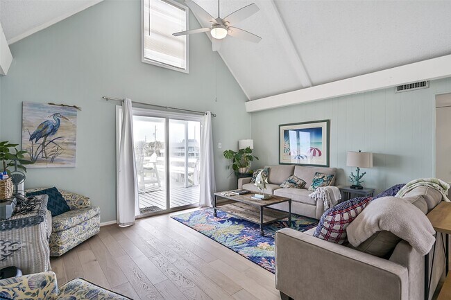 Building Photo - 16904 Beachcomber Dr