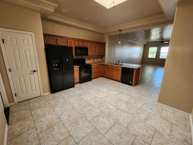 Building Photo - 4079 N Sommerset Ave