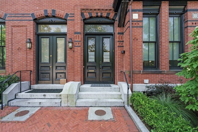 Building Photo - 57 Monmouth St