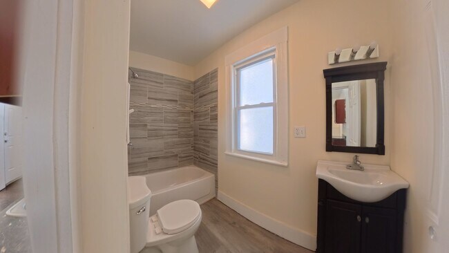 Building Photo - 5 Fox St