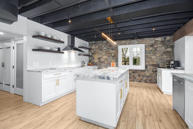 Building Photo - 24 Cartbridge Rd