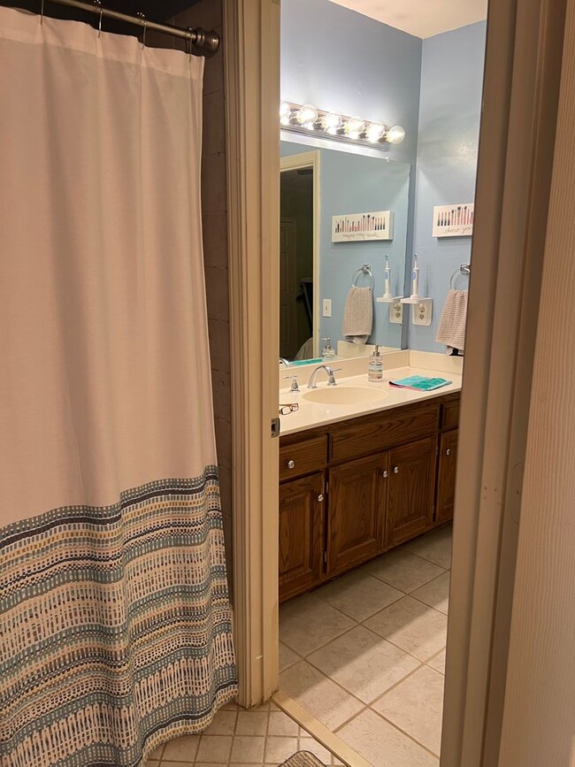 Building Photo - Charming Condo for Rent in River Plantatio...