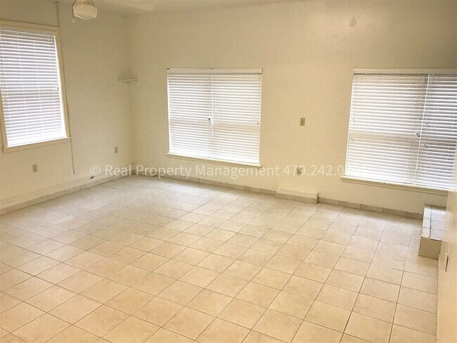 Building Photo - 1306 S 41st St