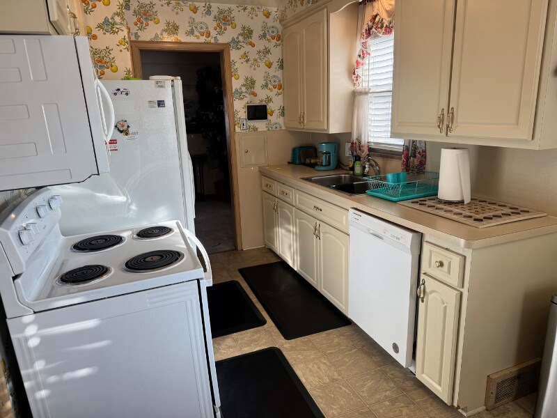 Building Photo - 20455 Strathmoor St