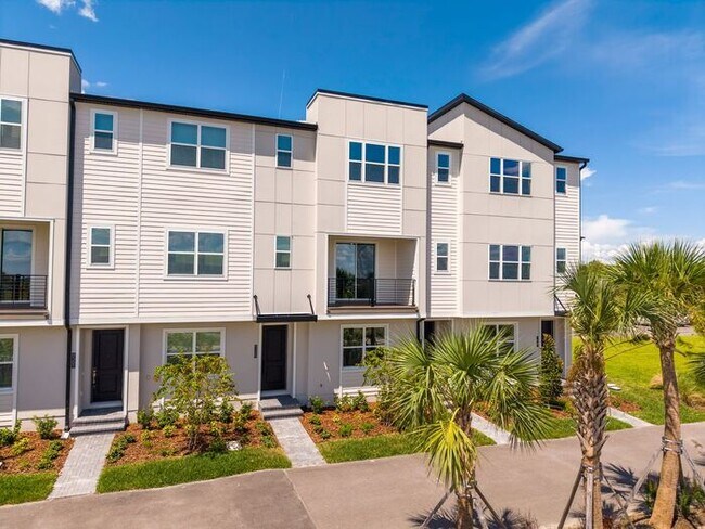Building Photo - Modern 3-Bedroom 3.5-Bath Townhome with EV Charger, Smart Home Features, 2-Car Garage & Resort-St...