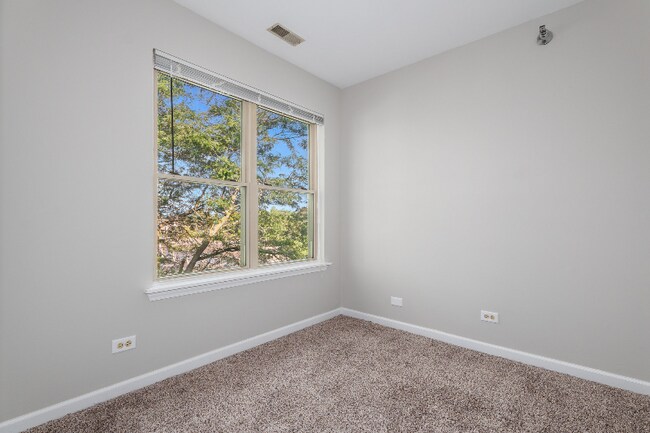 Building Photo - 210 Glengarry Dr