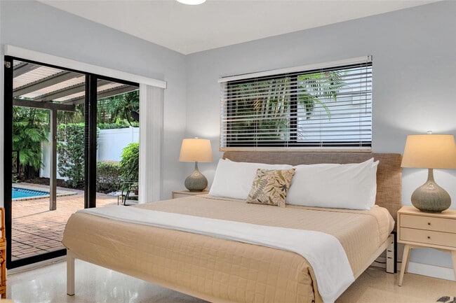 Building Photo - 1950 Harbourview Dr