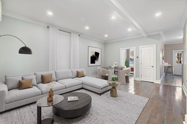 Building Photo - 104 Oak St