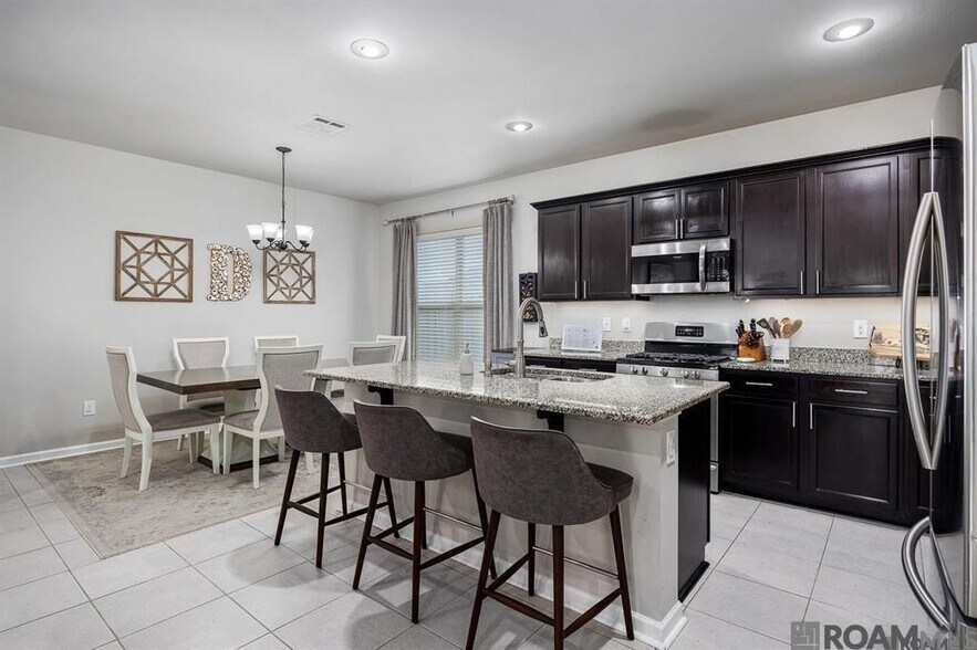 Building Photo - 18326 Sunset Park Dr
