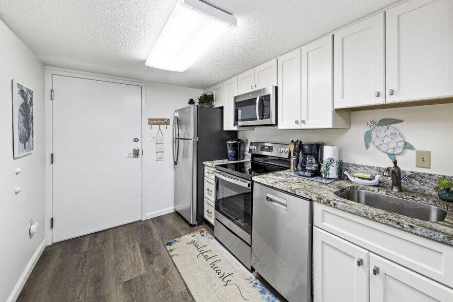 Building Photo - 1832 W Beach Blvd