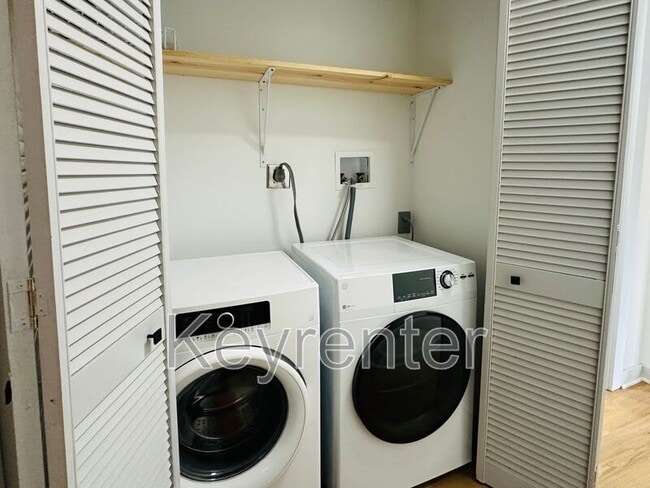 Building Photo - 800 Gertrude Ave