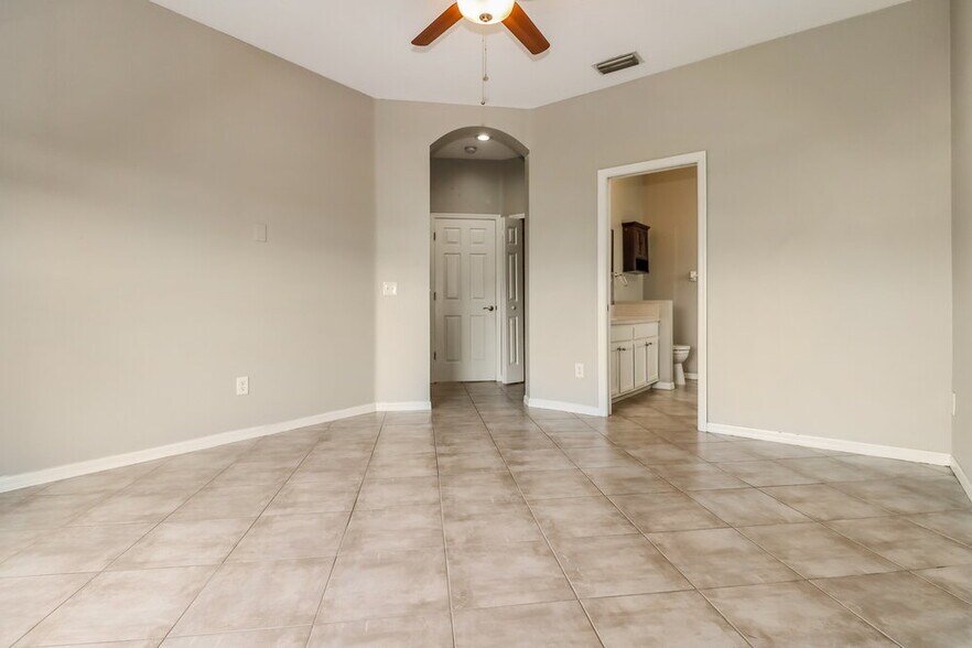 Building Photo - 752 Star Pointe Dr