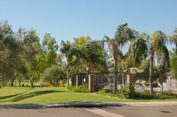 Building Photo - 949 E Gila Ln