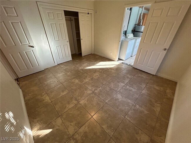 Building Photo - 113 Cedar St