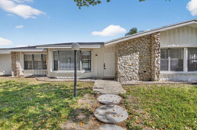 Building Photo - 10157 La Reina Rd