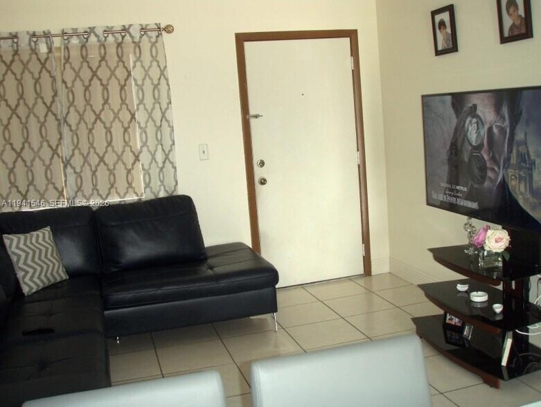 Building Photo - 5290 W 21st Ct