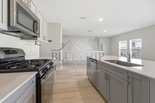 Building Photo - 12937 Camarillo Pl