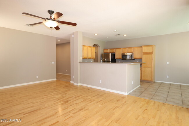 Building Photo - 1372 W. Roadrunner Dr.