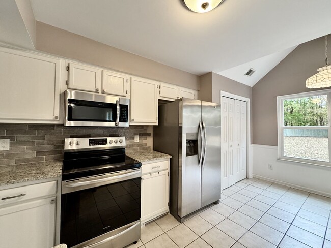 Building Photo - Ready NOW! A 4/2.5 in Glenwood! A Pet Friendly Home w/a HUGE Fenced Yard, Attached Garage!