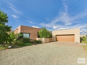 Building Photo - Stylish Home in Eldorado | Unfurnished or ...