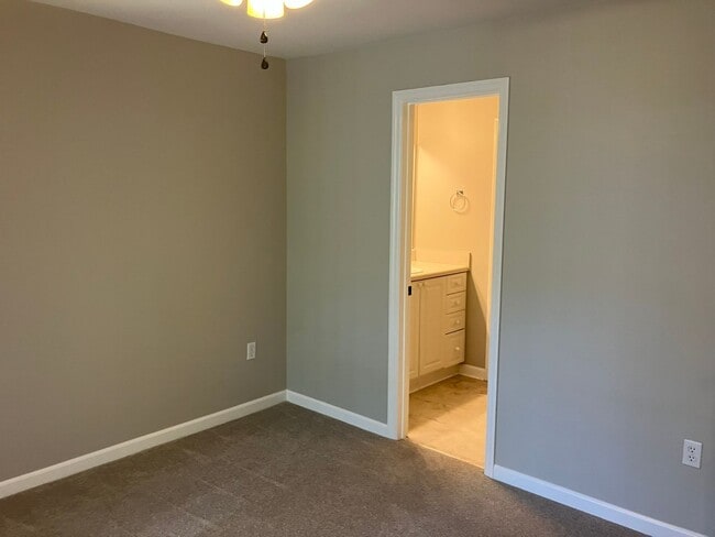 Building Photo - 2 Bedroom / 2.5 Bathroom @ Brighton Bay