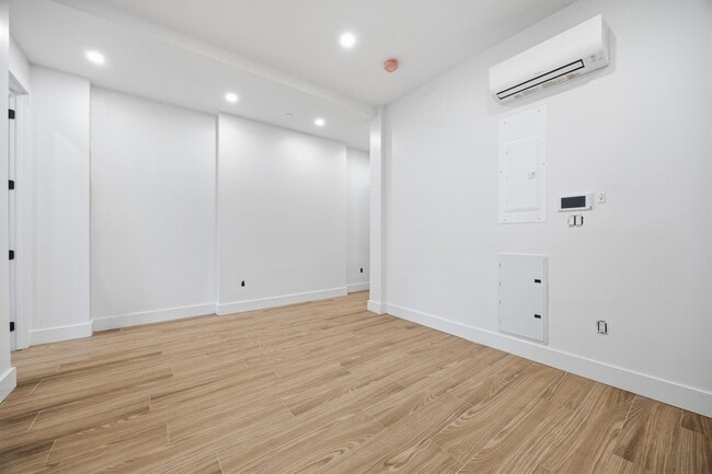 Building Photo - 379 Hawthorne St