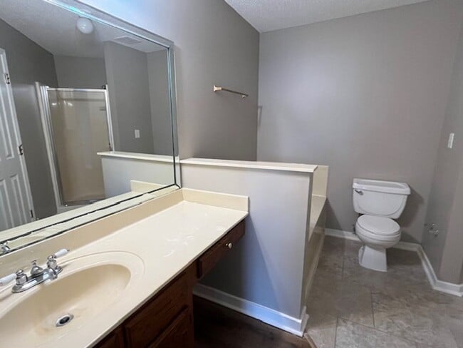 Building Photo - Renovated 4 Bedroom 2 Bath Home with 2 Car Garage for Rent!