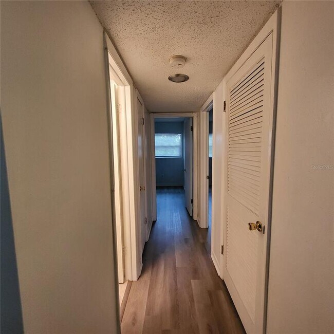 Building Photo - 2525 W Bay Dr