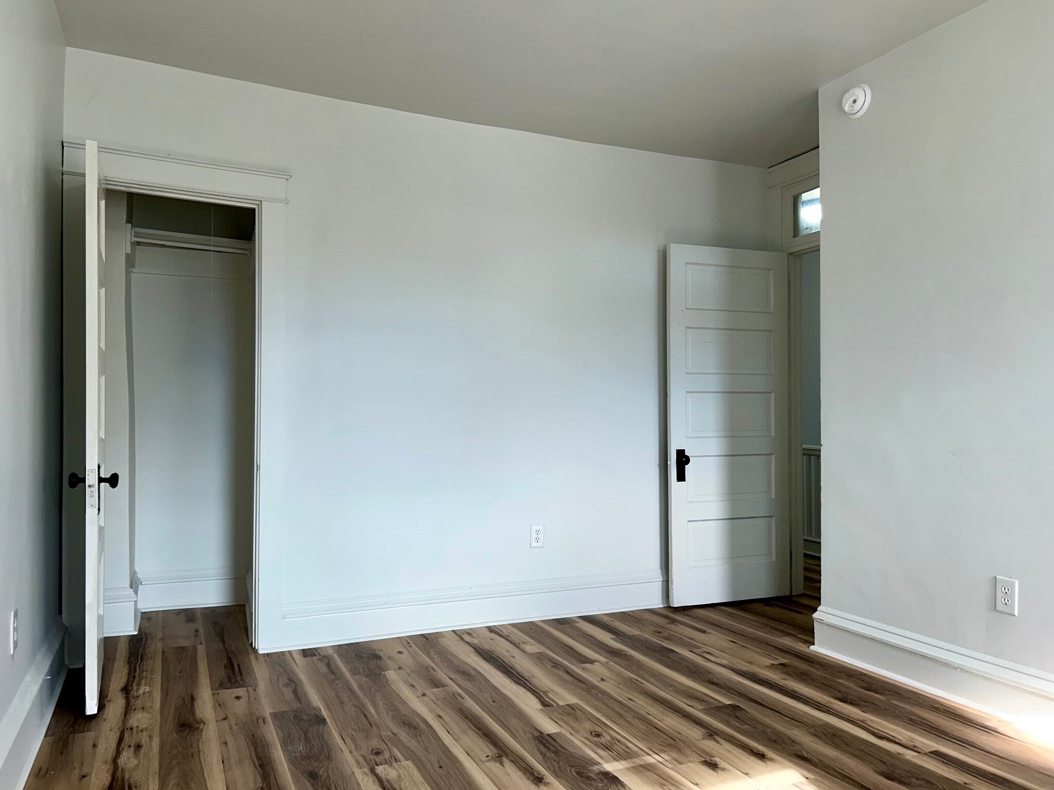 Building Photo - 19 E 3rd St