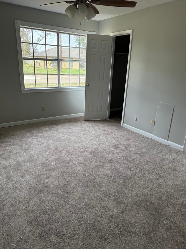 Building Photo - 914 Maureen St