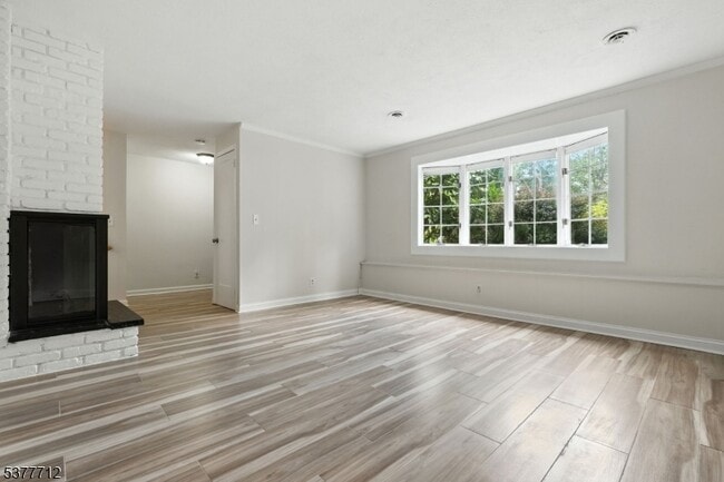 Building Photo - 49 Canoe Brook Pkwy