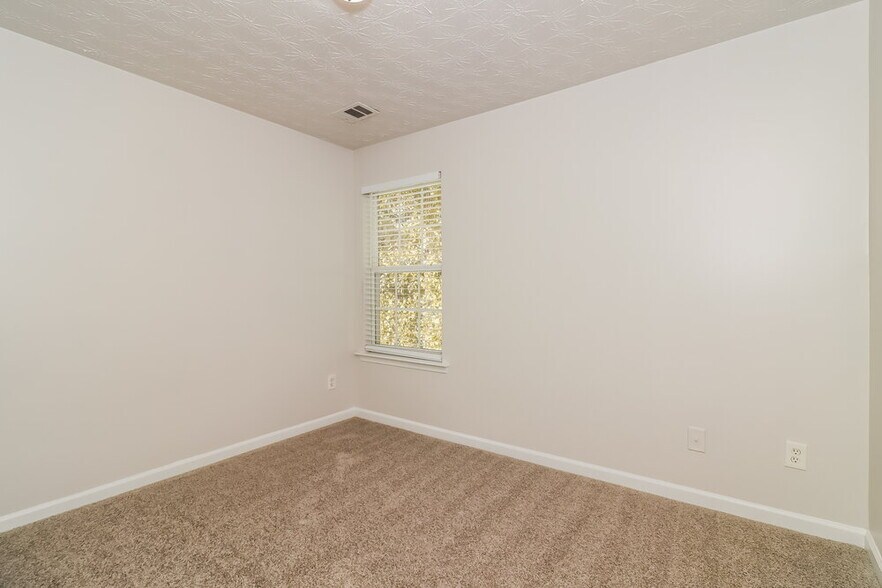 Building Photo - 124 Silver Fox Trail