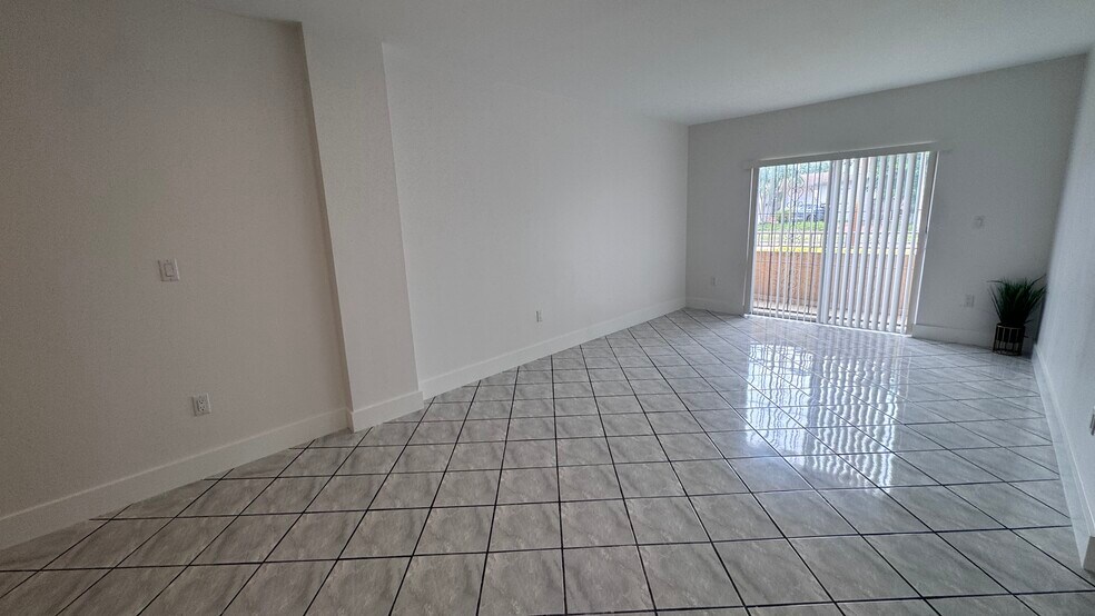 Building Photo - 6090 W Flagler St