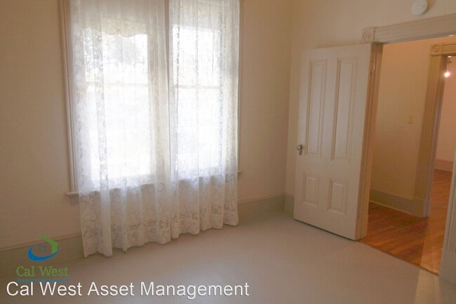 Building Photo - 3 br, 1 bath House - 930 W Taylor St