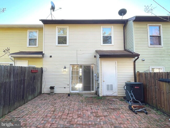 Building Photo - 5241 Daffodil Dr